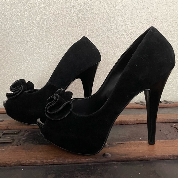PinUp Couture Pleaser Black faux suede platform peep toe heels size 9 ~ - Picture 1 of 12